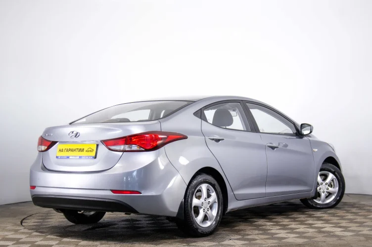 Hyundai Elantra 6 из 6