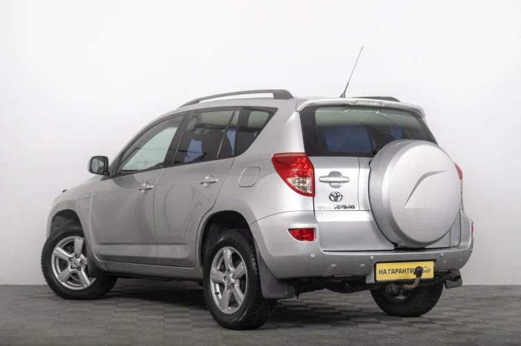 Toyota RAV4 5 из 6
