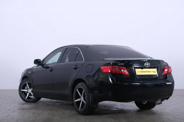 Toyota Camry 4 из 6