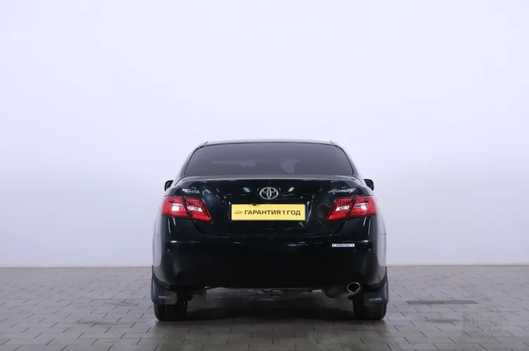 Toyota Camry 5 из 6