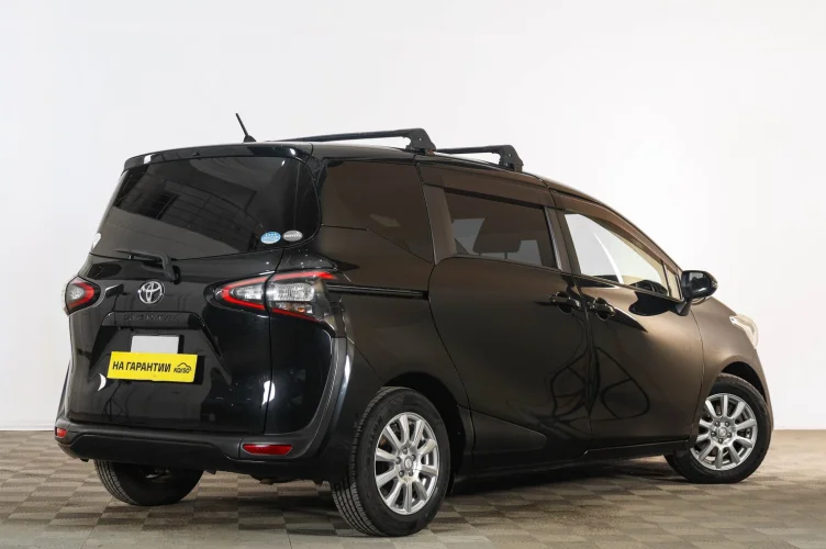 Toyota Sienta 6 из 6