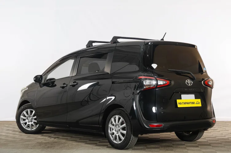 Toyota Sienta 4 из 6