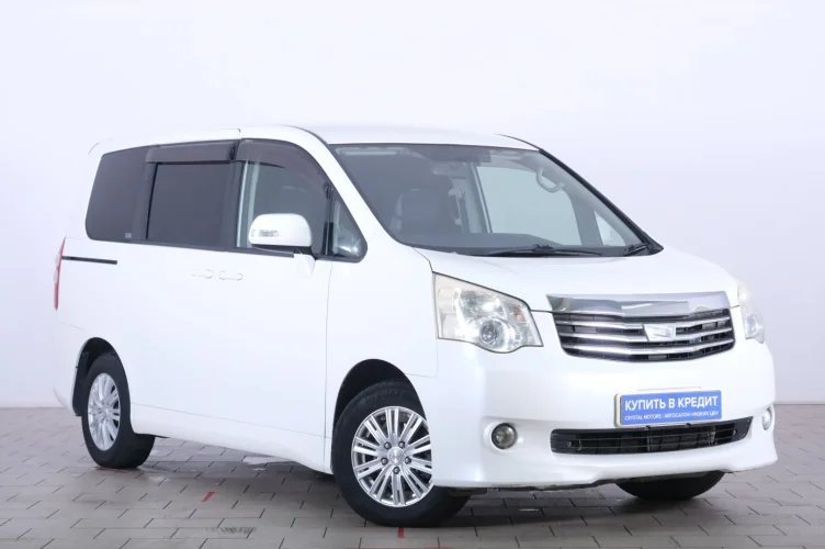 Toyota Noah 1 из 6