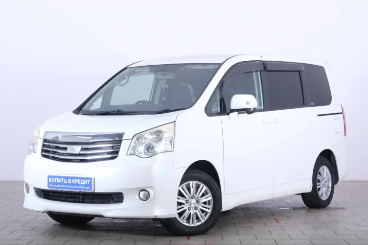 Toyota Noah 3 из 6