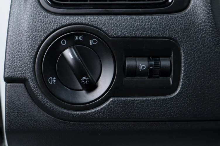 Volkswagen Polo 13 из 16