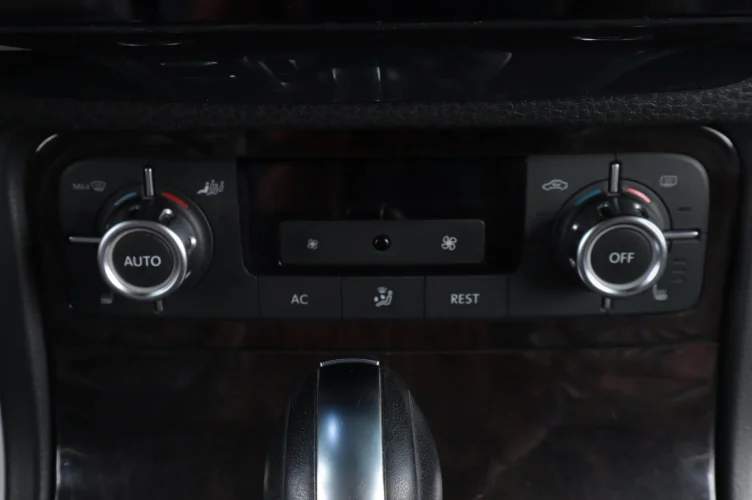 Volkswagen Touareg 13 из 21