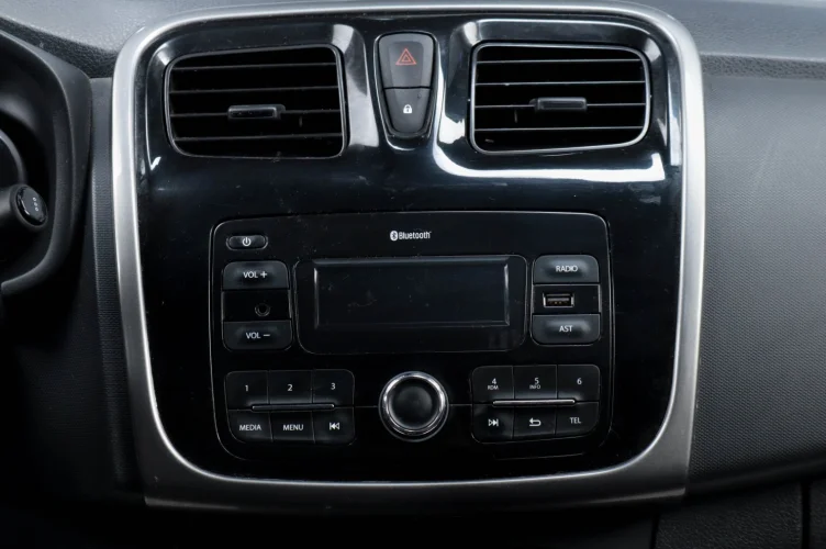 Renault Logan 11 из 13