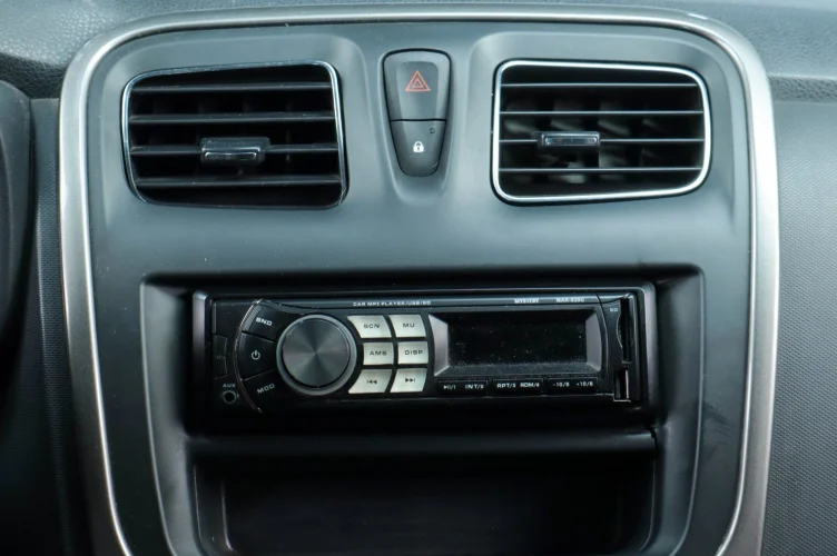 Renault Logan 10 из 16
