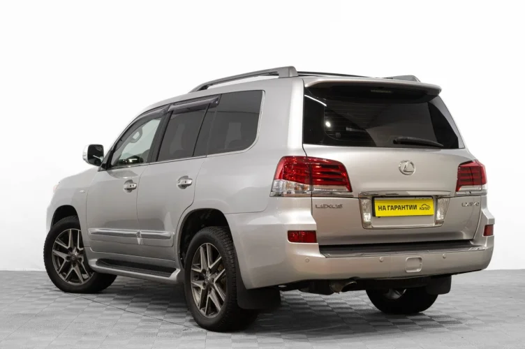 Lexus LX 6 из 6