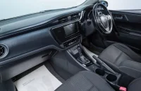 Toyota Auris 18 из 19