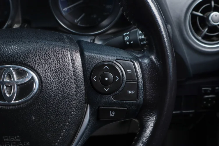 Toyota Auris 11 из 19