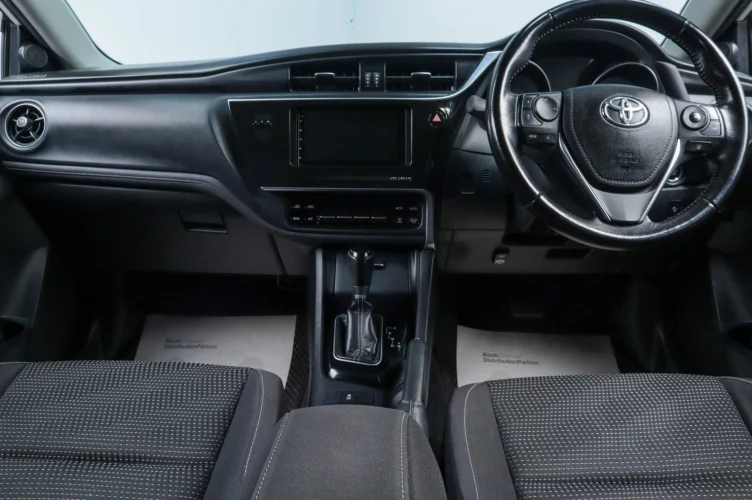 Toyota Auris 17 из 19