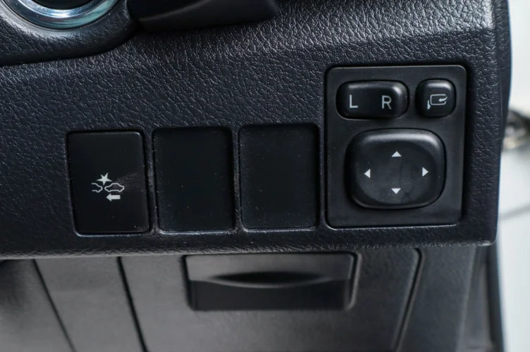 Toyota Auris 9 из 19