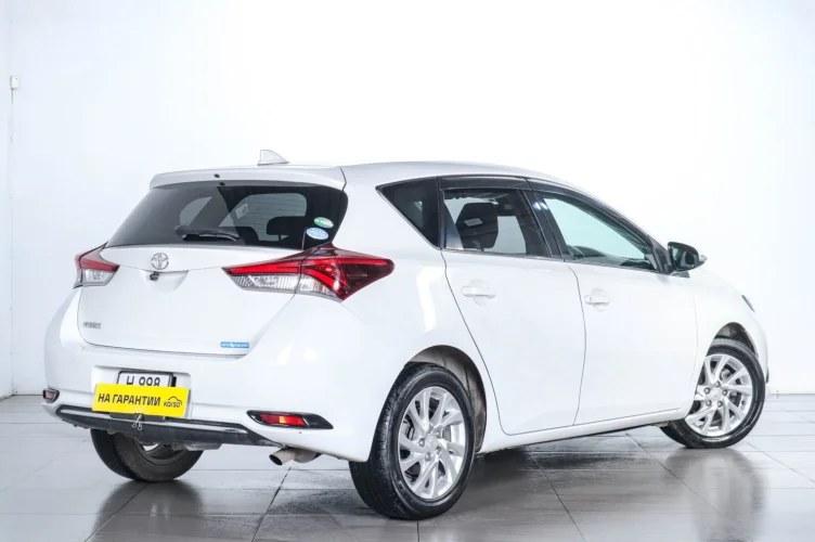 Toyota Auris 5 из 6