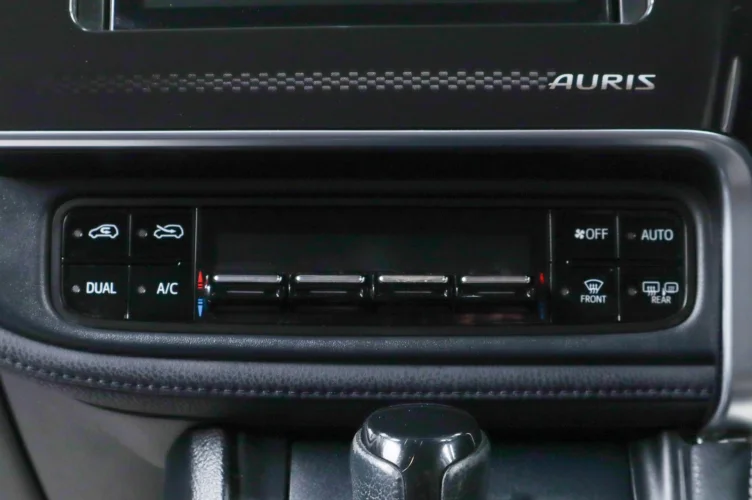Toyota Auris 15 из 19