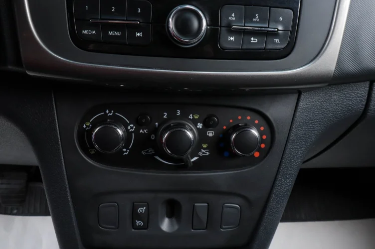 Renault Sandero 9 из 13