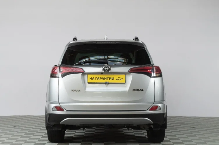 Toyota RAV4 5 из 6