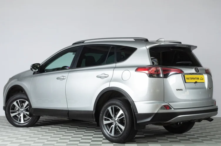 Toyota RAV4 4 из 6