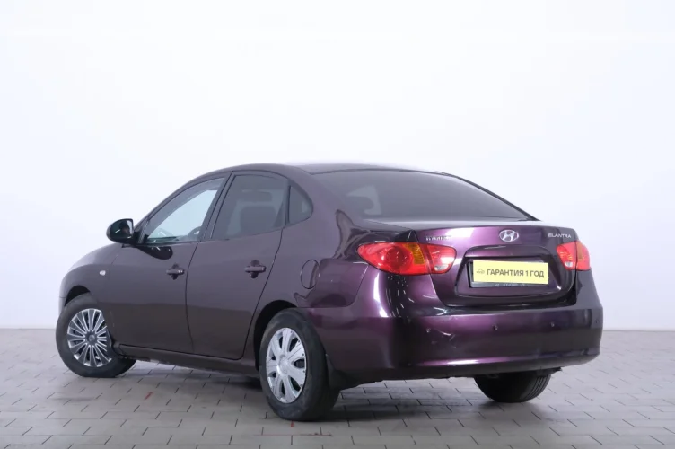 Hyundai Elantra 4 из 6