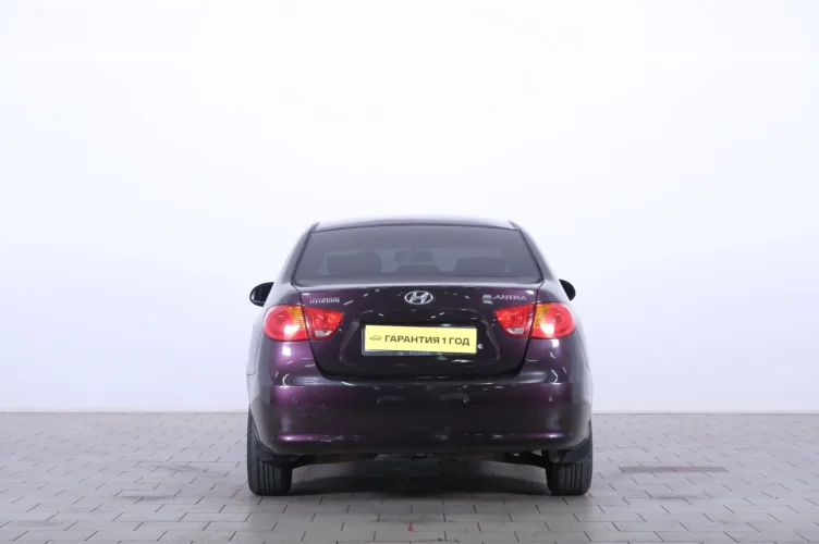 Hyundai Elantra 5 из 6