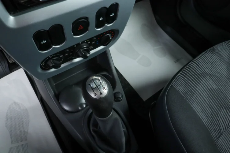 Renault Logan 11 из 14