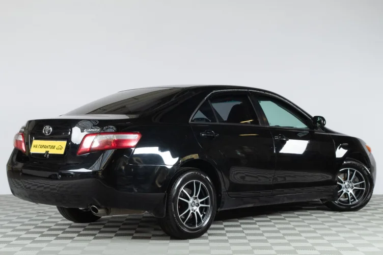 Toyota Camry 6 из 6