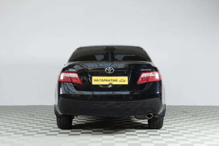 Toyota Camry 5 из 6
