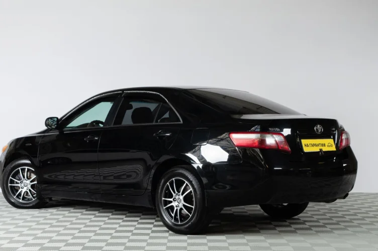 Toyota Camry 4 из 6