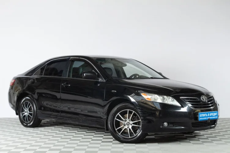 Toyota Camry 1 из 6