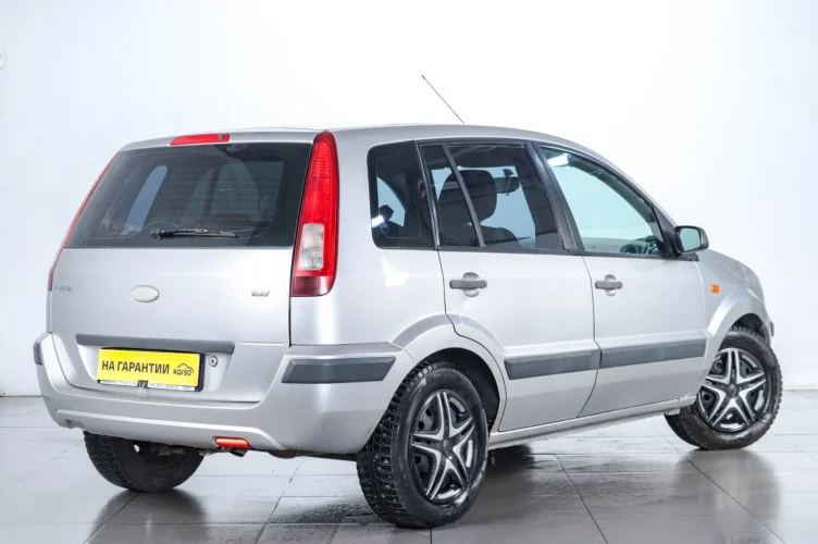 Ford Fusion 3 из 6