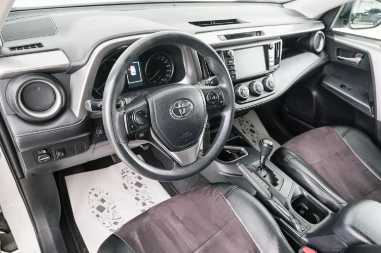 Toyota RAV4 8 из 22