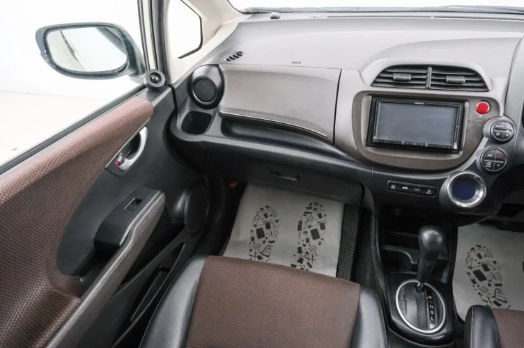 Honda Fit Shuttle 16 из 20