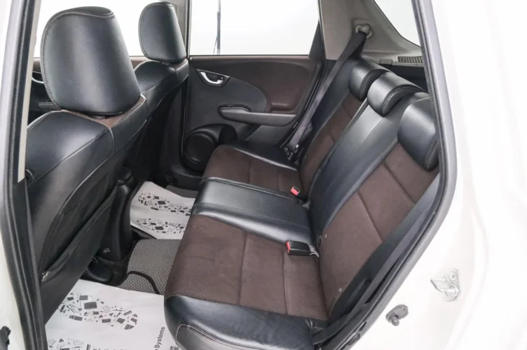 Honda Fit Shuttle 8 из 20