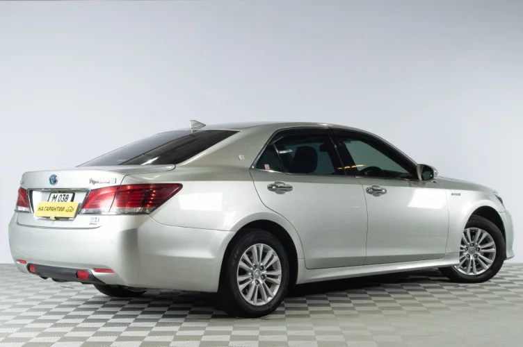 Toyota Crown 6 из 6