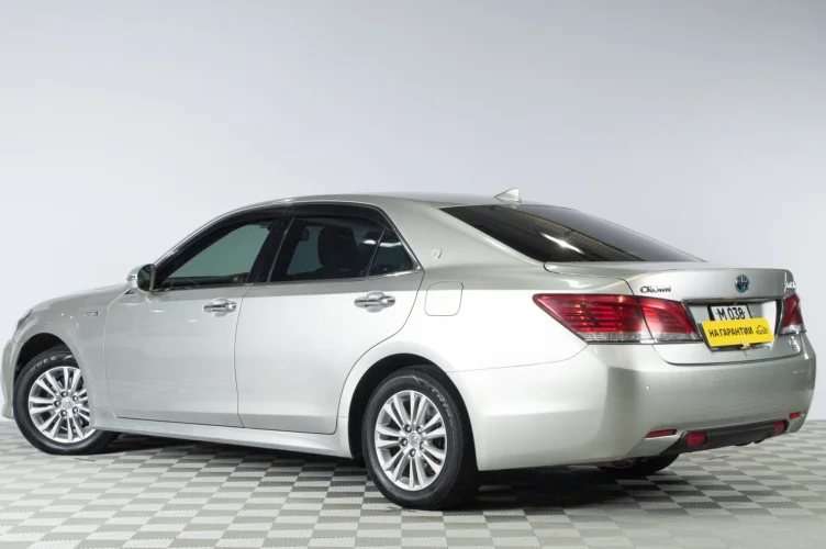 Toyota Crown 4 из 6