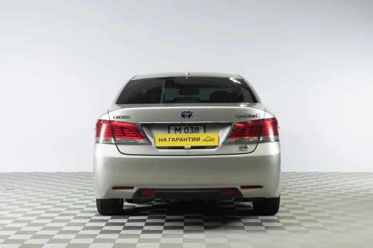 Toyota Crown 5 из 6