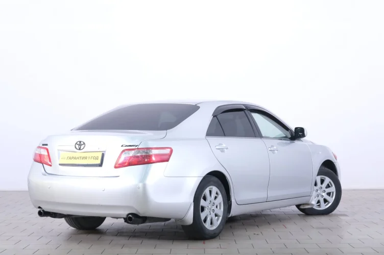 Toyota Camry 6 из 6