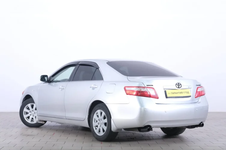 Toyota Camry 4 из 6