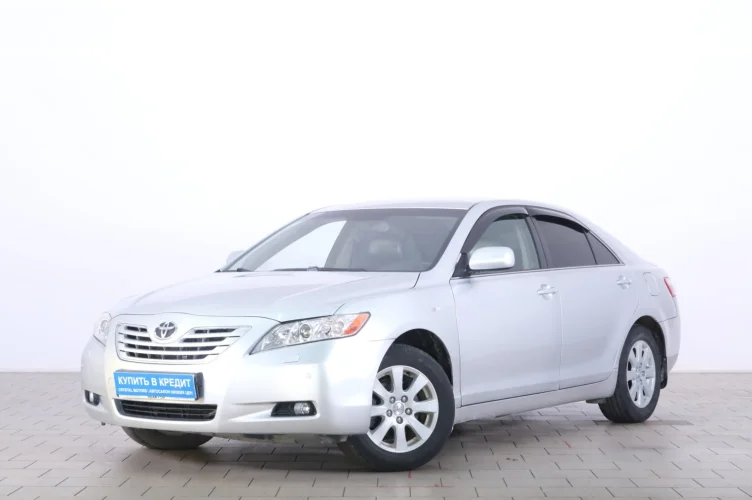Toyota Camry 3 из 6