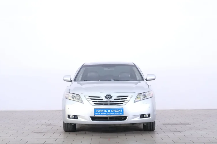 Toyota Camry 2 из 6