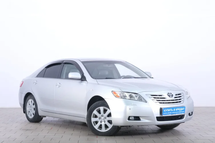 Toyota Camry 1 из 6