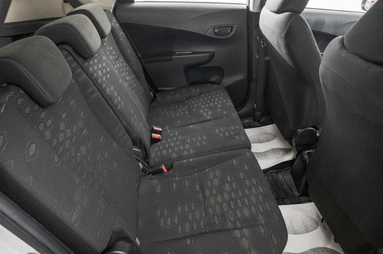 Toyota Ractis 21 из 22