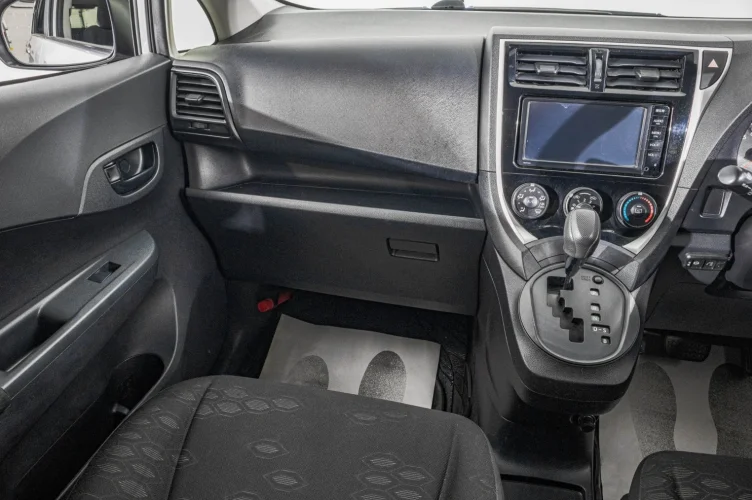 Toyota Ractis 18 из 22
