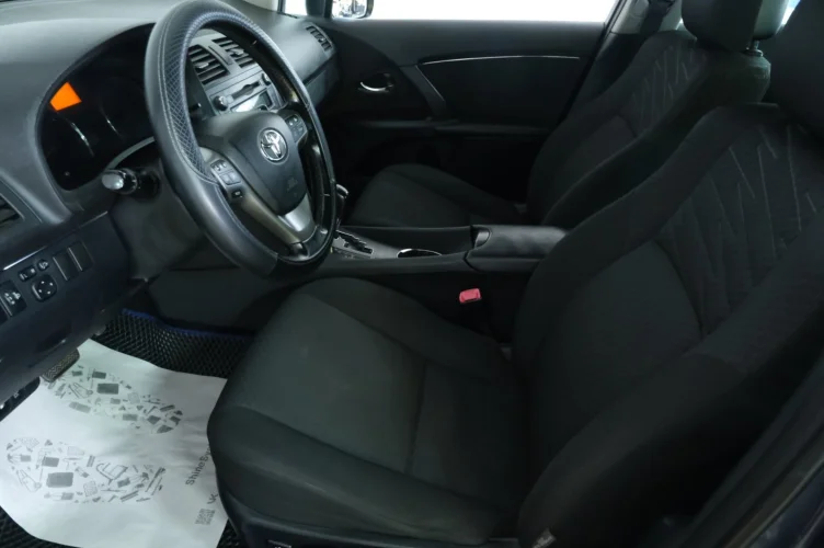 Toyota Avensis 7 из 19