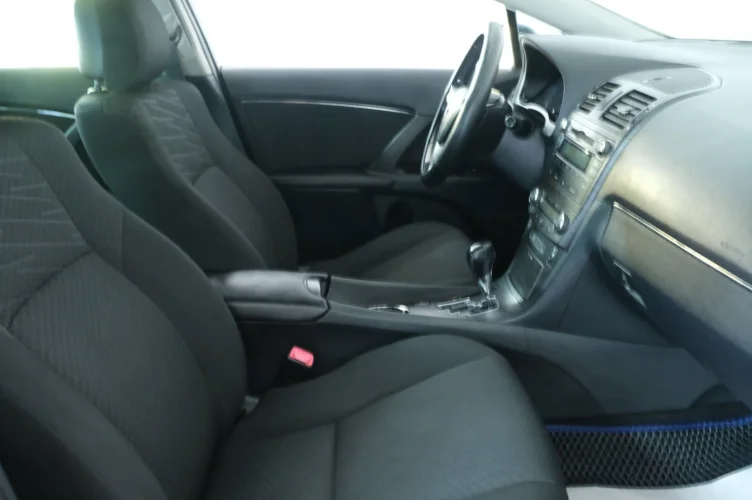 Toyota Avensis 16 из 19