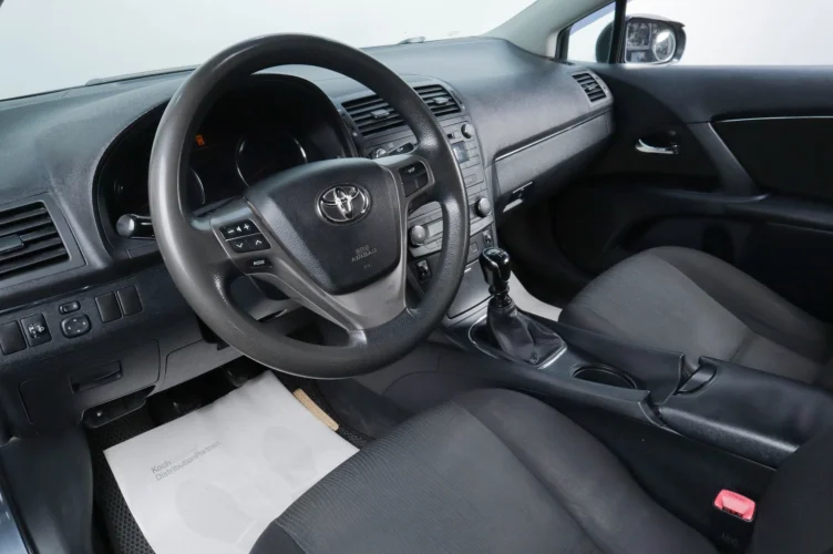 Toyota Avensis 7 из 15