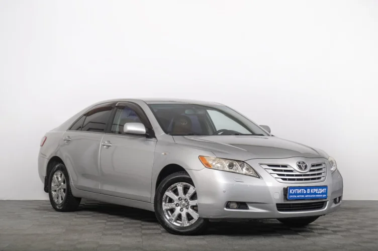 Toyota Camry 1 из 6