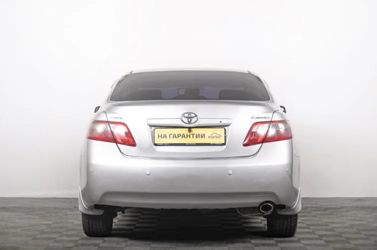 Toyota Camry 4 из 6
