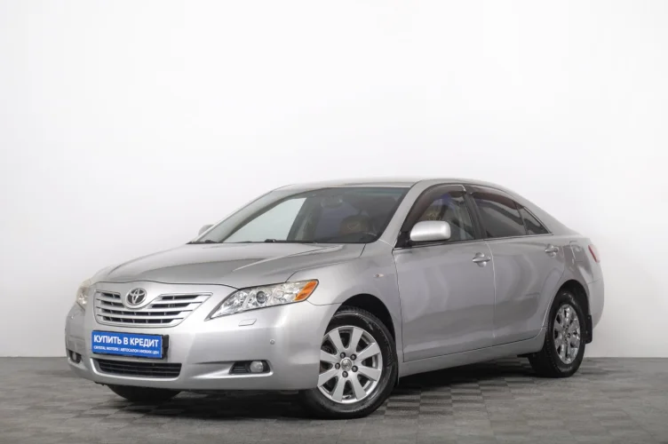 Toyota Camry 2 из 6