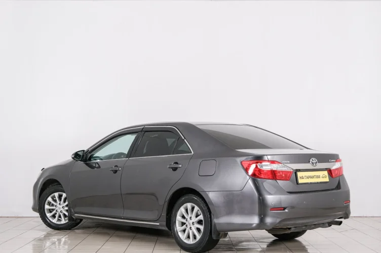 Toyota Camry 4 из 6